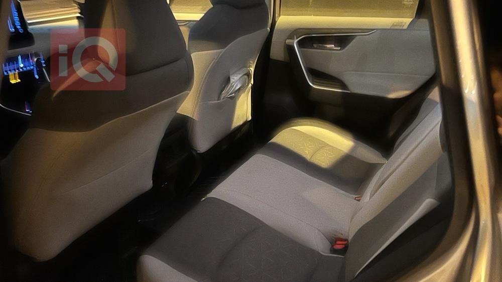 تۆیۆتا ڕاڤ 4